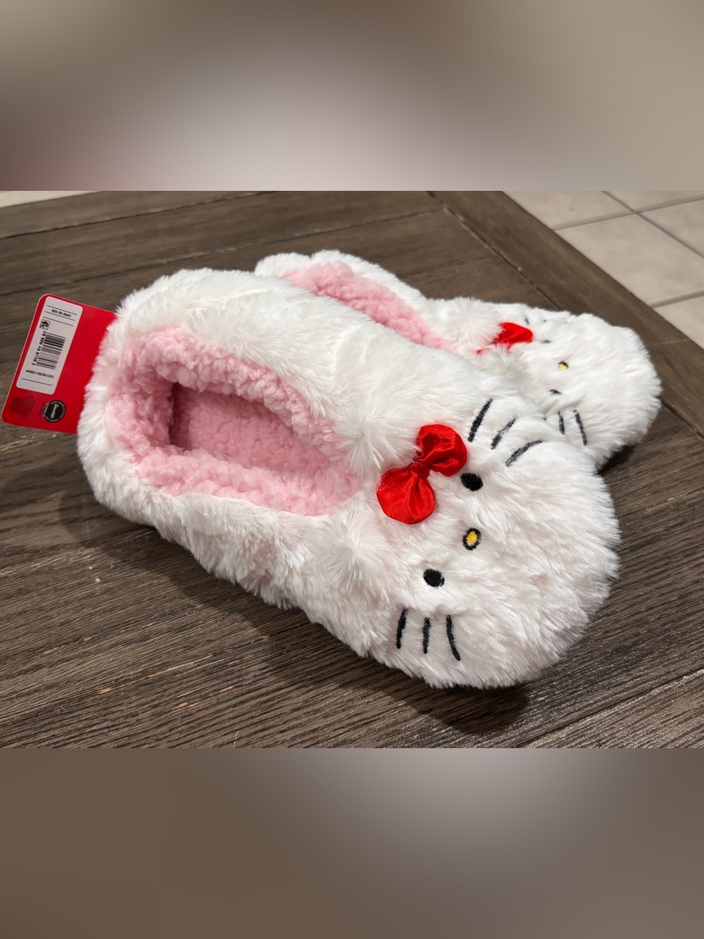 Hello Kitty Plush Pink and White Slipper Socks Sanrio Women’s Size M/L 8-10